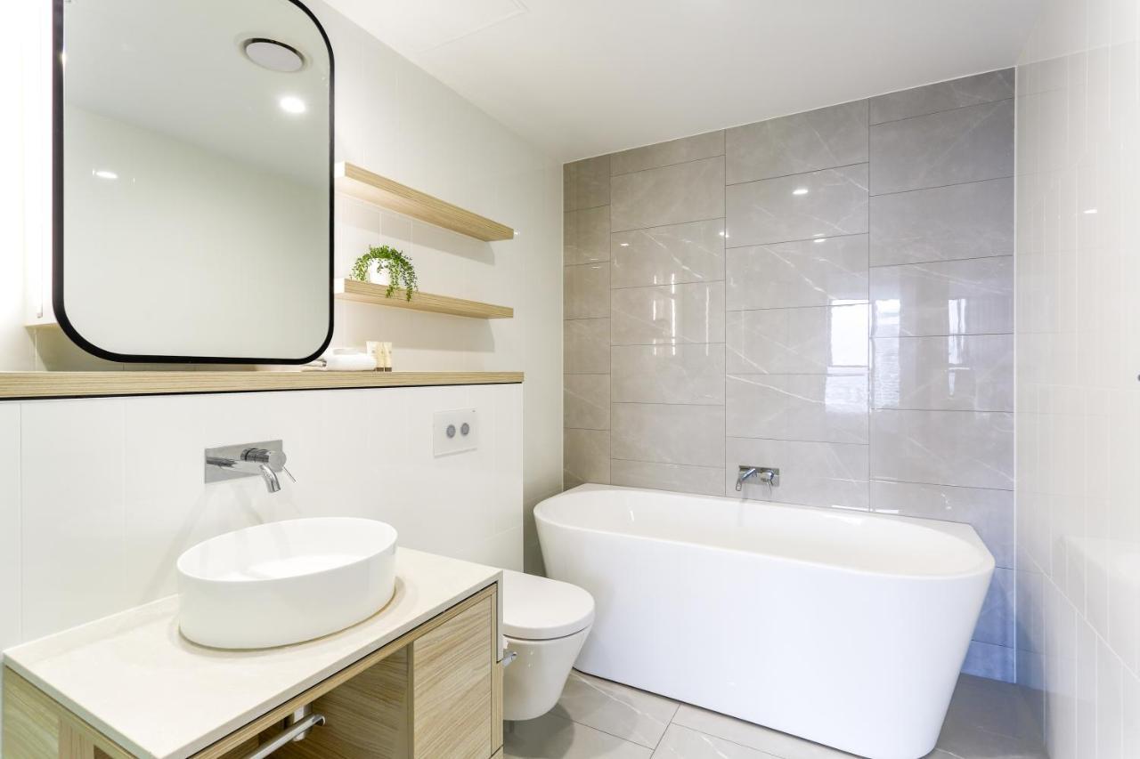 Sea View Beachfront Apartment In Surfers Gold Coast Eksteriør bilde